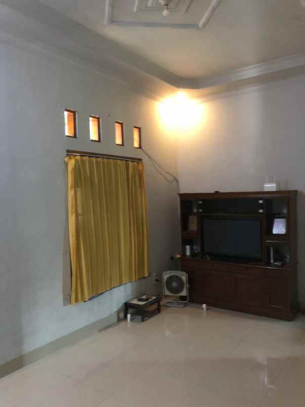 dijual rumah strategis siap huni