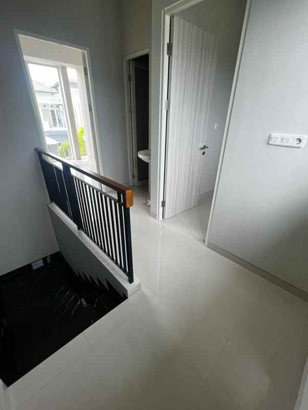 dijual rumah sukolilo dian regency