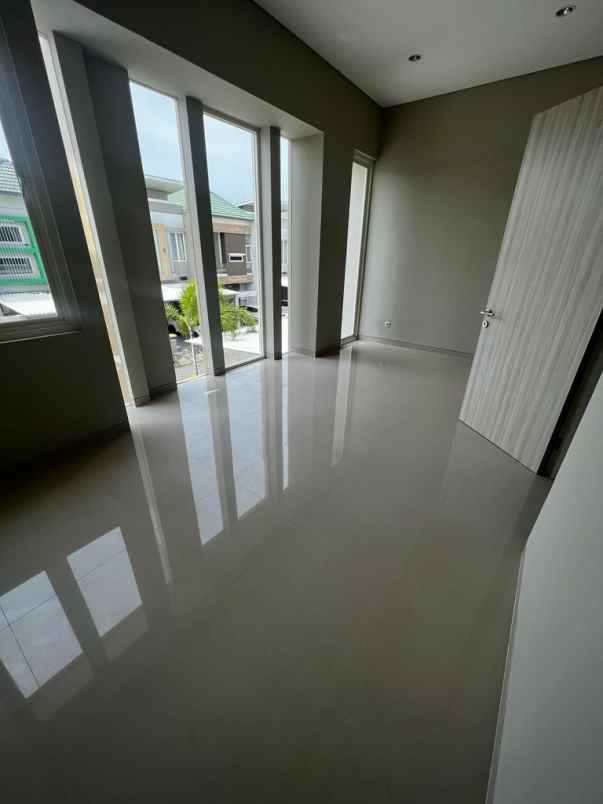 dijual rumah sukolilo dian regency