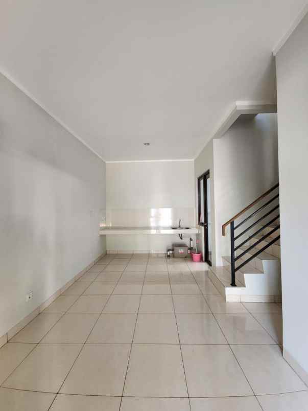 dijual rumah summarecon bekasi barat