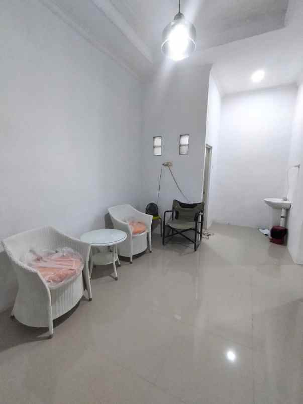 dijual rumah suradita