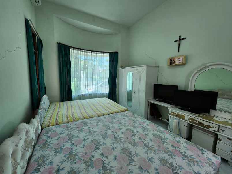 dijual rumah sutorejo