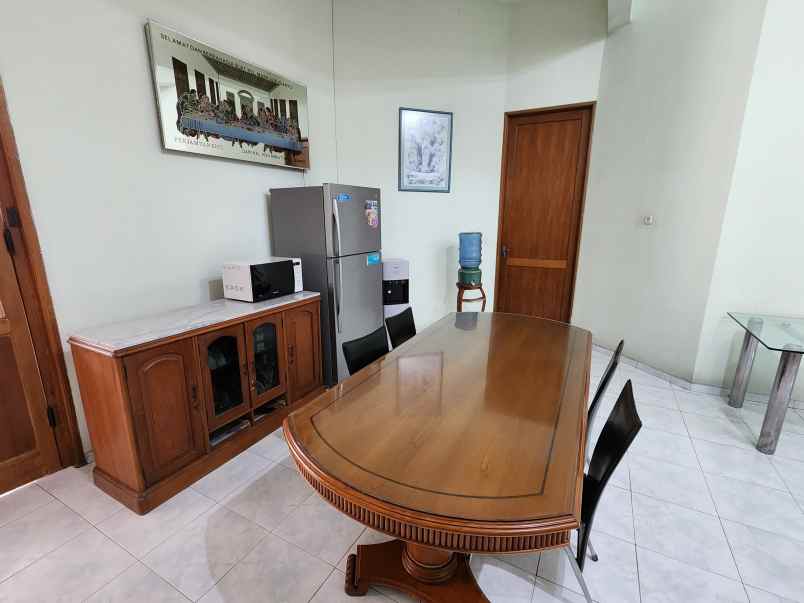 dijual rumah sutorejo