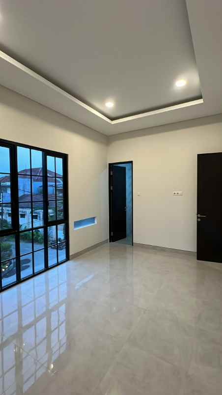 dijual rumah sutorejo tengah