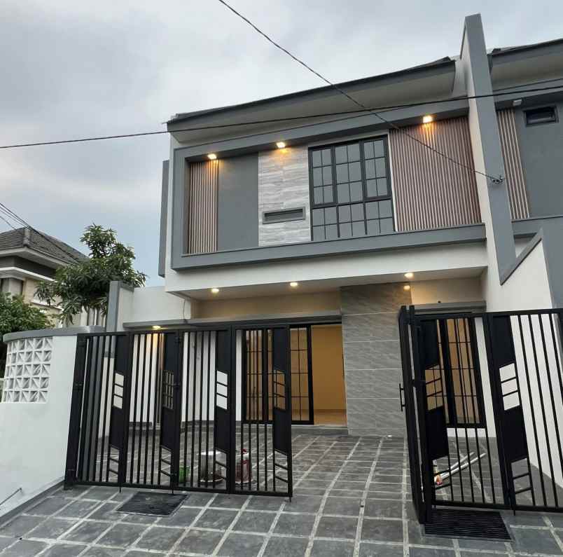 dijual rumah sutorejo tengah