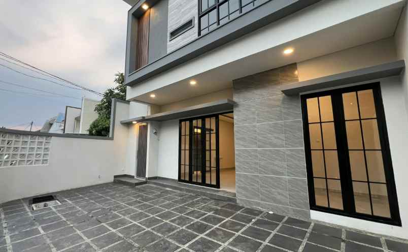 dijual rumah sutorejo tengah
