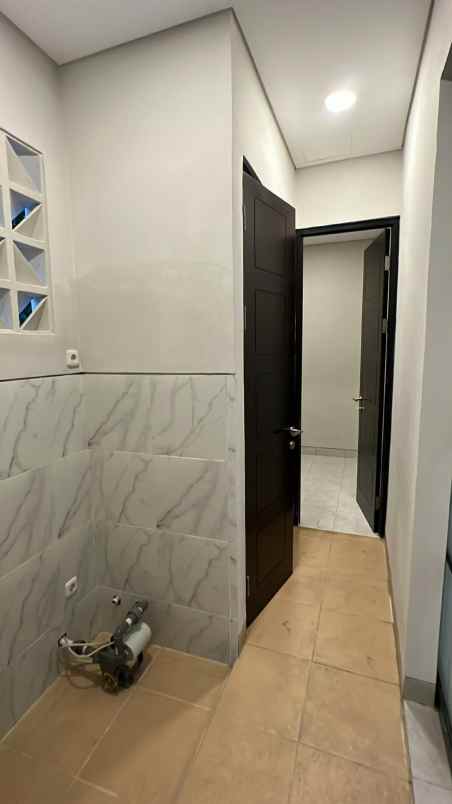 dijual rumah sutorejo tengah