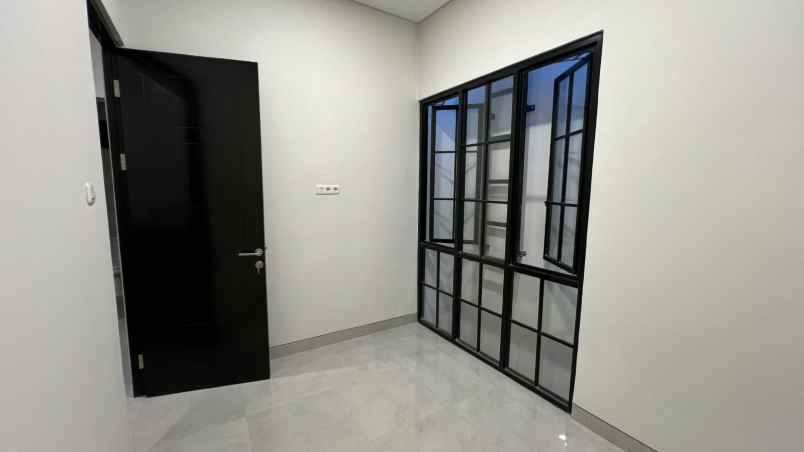 dijual rumah sutorejo tengah