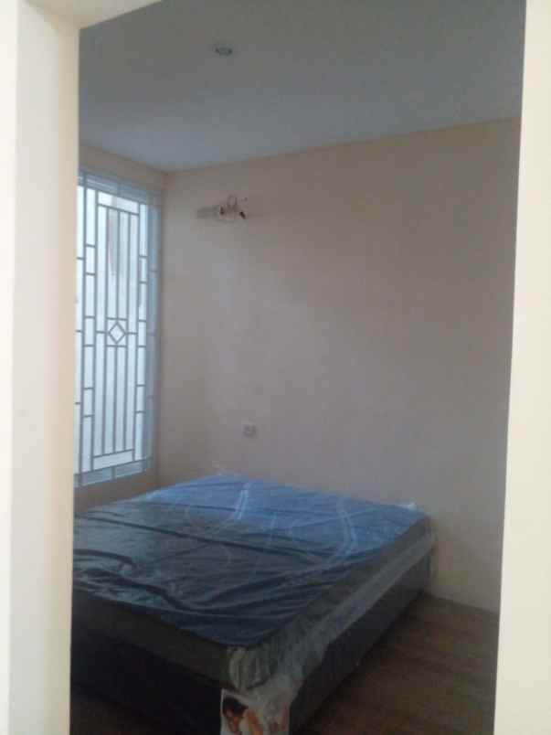 dijual rumah sutorejo utara baru