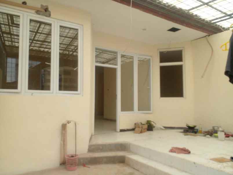 dijual rumah sutorejo utara baru