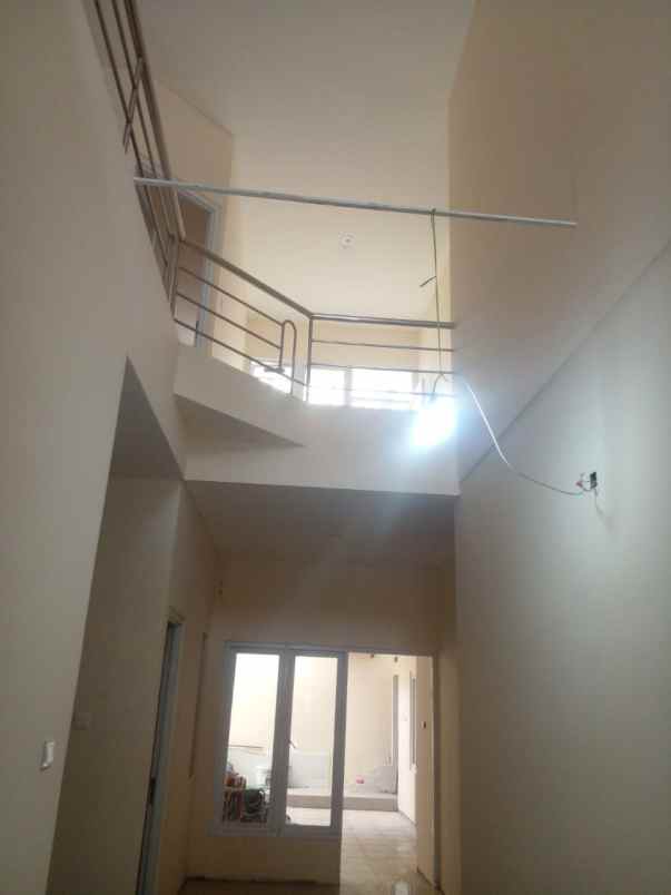 dijual rumah sutorejo utara baru