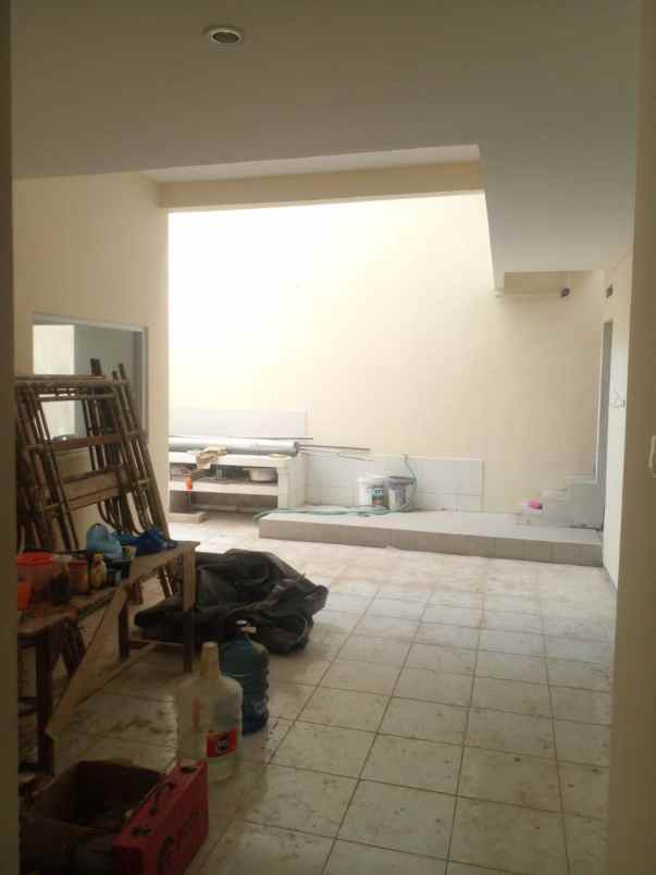 dijual rumah sutorejo utara baru