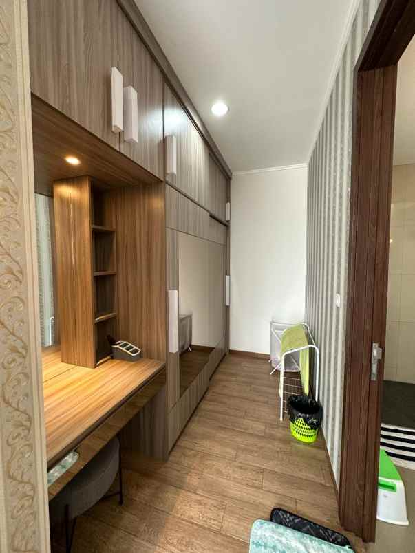 dijual rumah suvarna sutera cluster eldora