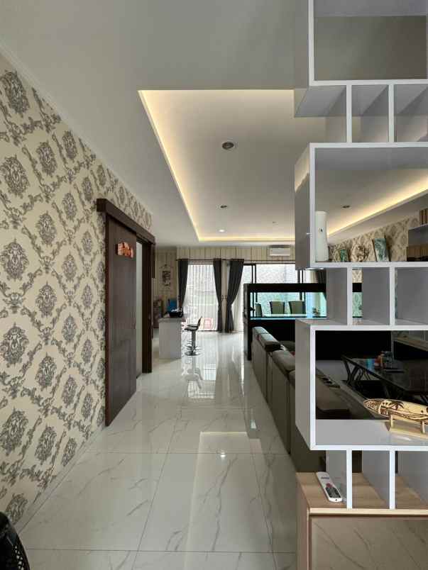dijual rumah suvarna sutera cluster eldora