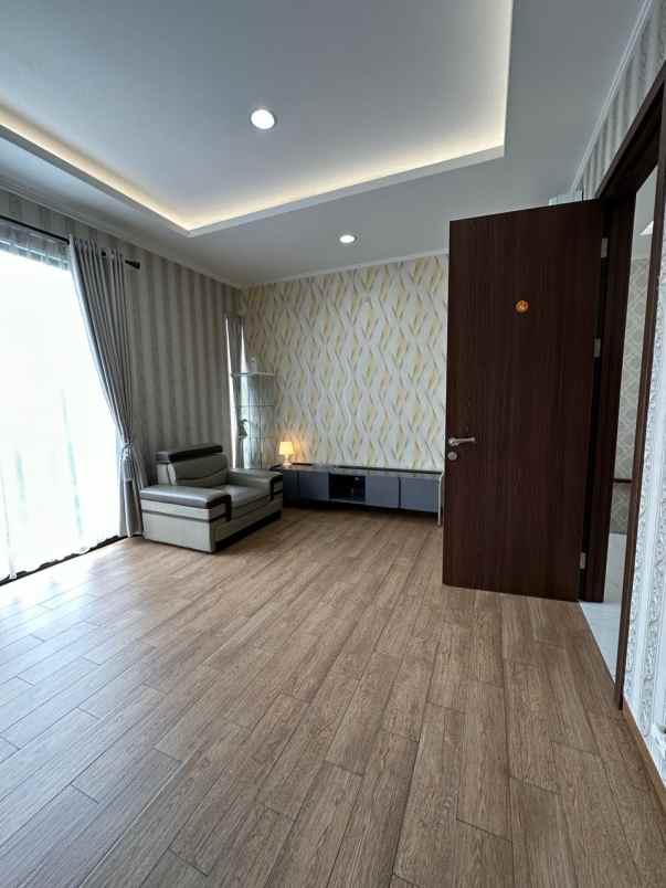 dijual rumah suvarna sutera cluster eldora