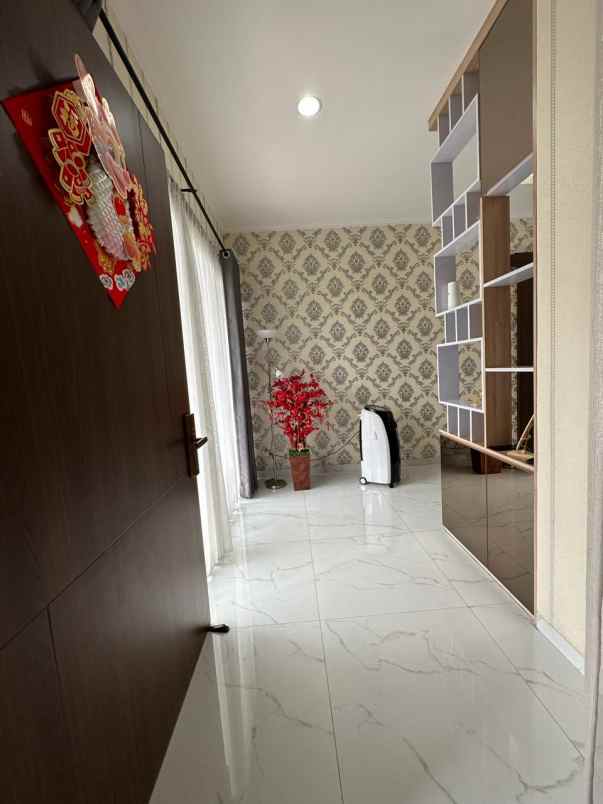 dijual rumah suvarna sutera cluster eldora