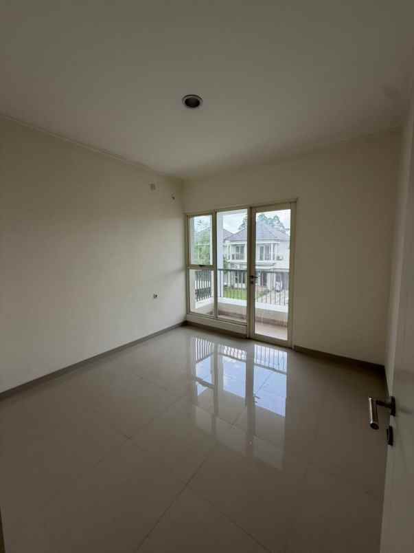 dijual rumah suvarna sutera tangerang