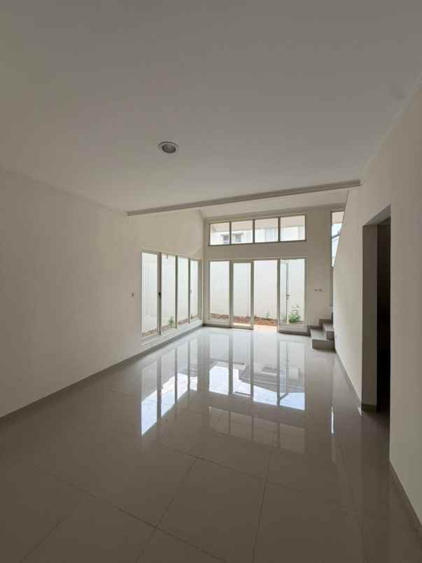 dijual rumah suvarna sutera tangerang