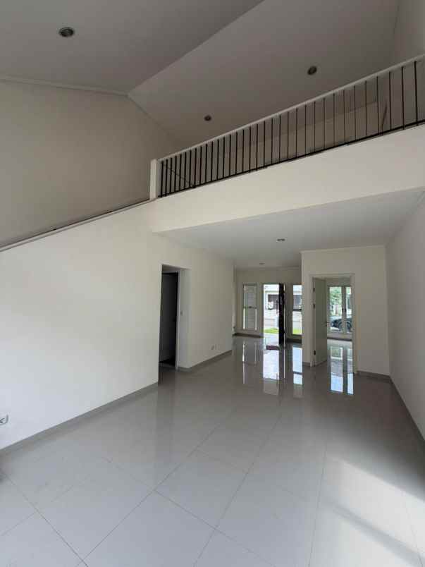 dijual rumah suvarna sutera tangerang