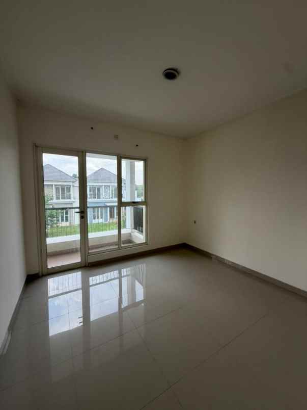 dijual rumah suvarna sutera tangerang