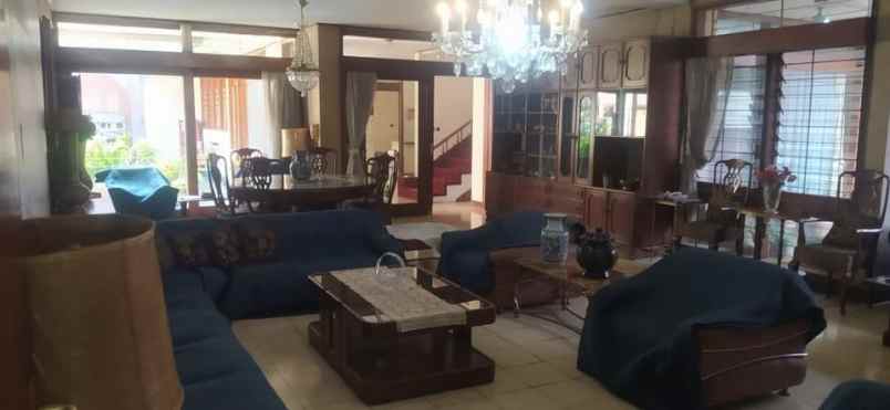dijual rumah syp riau jl cihapit