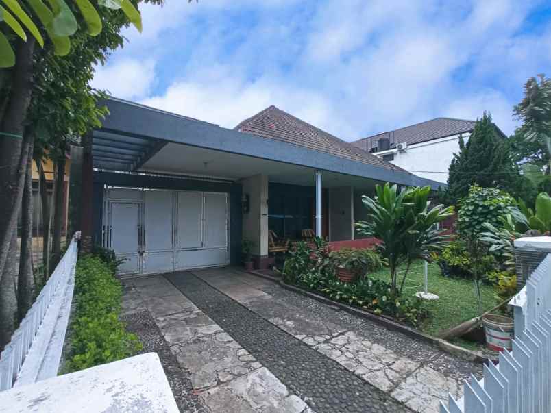 dijual rumah syp riau jl cihapit