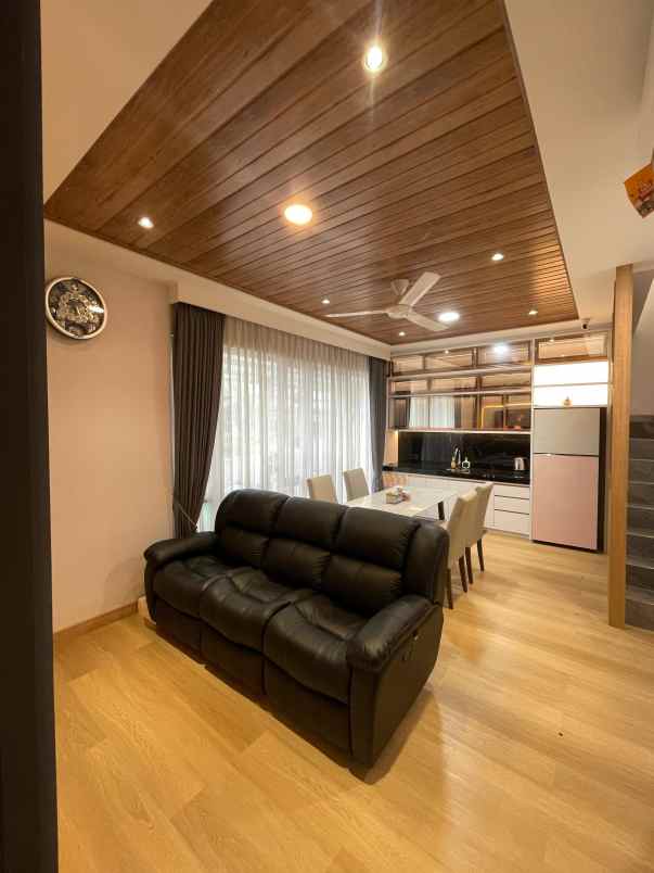 dijual rumah tahap 1 pik2 full furnished