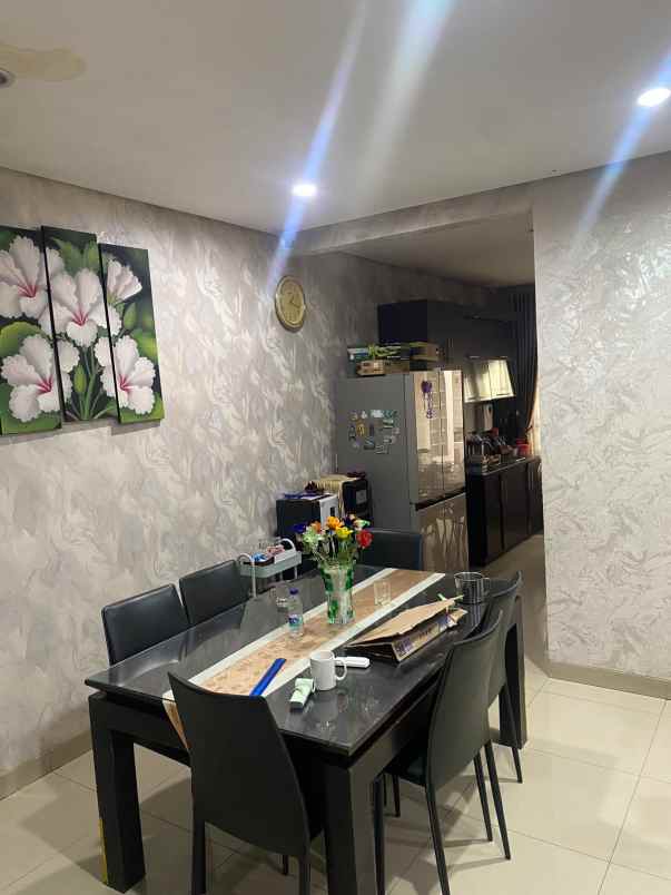 dijual rumah taman buaran indah