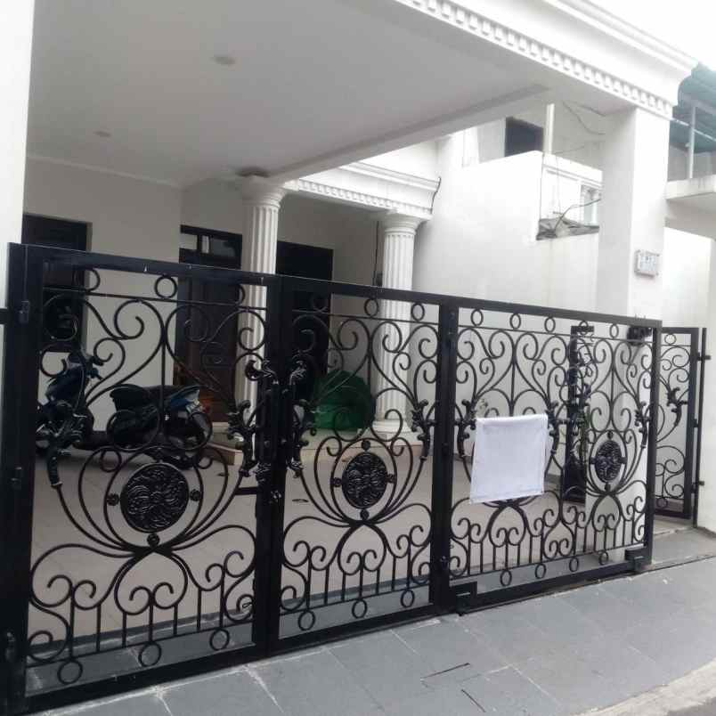 dijual rumah taman malaka pondok kelapa