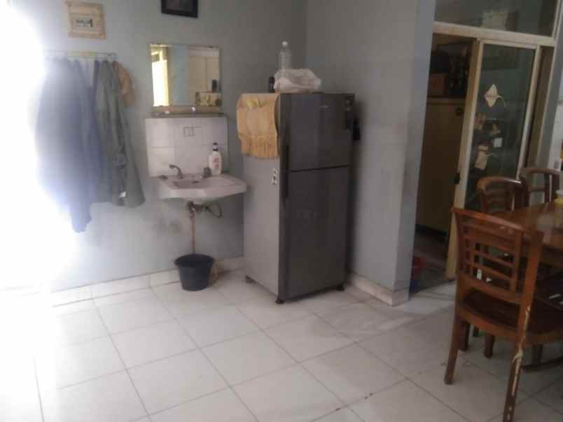 dijual rumah taman modern