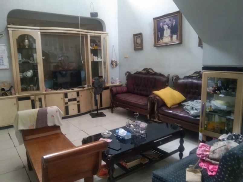dijual rumah taman modern