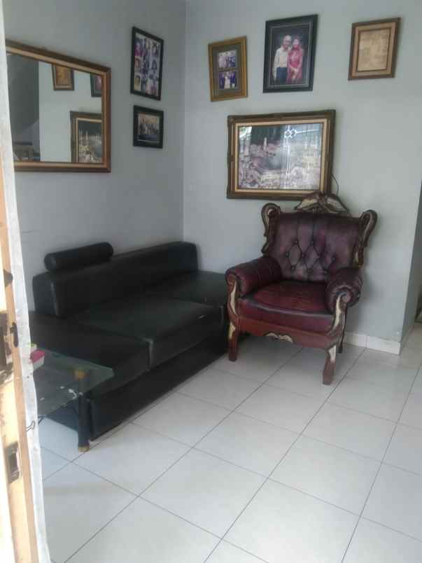 dijual rumah taman modern