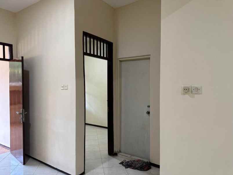 dijual rumah taman pinang indah