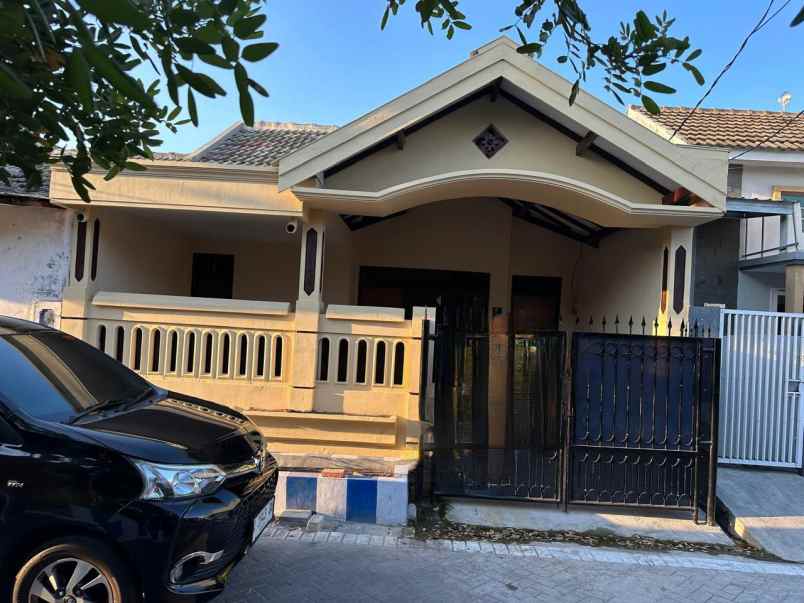 dijual rumah taman pinang indah