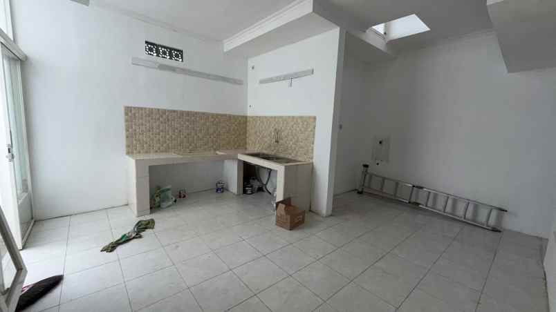 dijual rumah tasikmadu