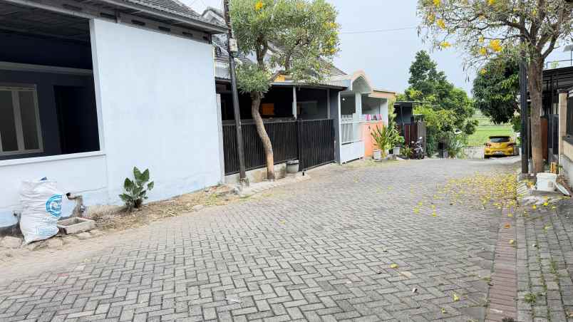dijual rumah tasikmadu
