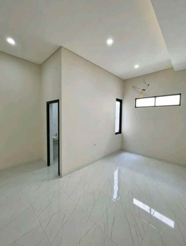dijual rumah tenggilis mejoyo