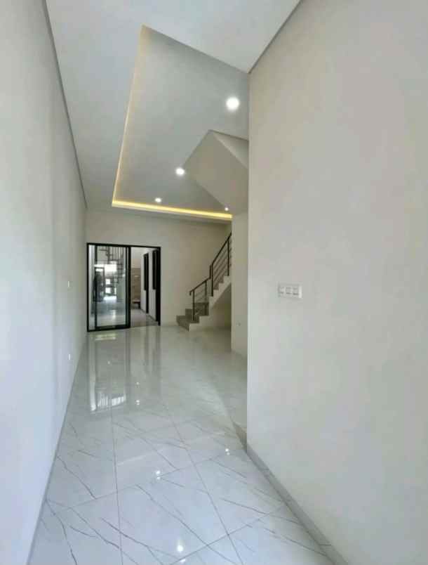 dijual rumah tenggilis mejoyo
