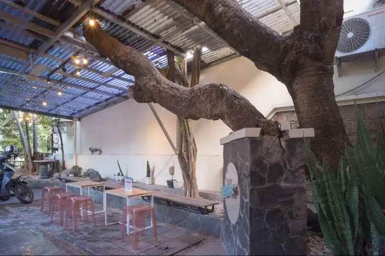 dijual rumah usaha raya trunojoyo surabaya