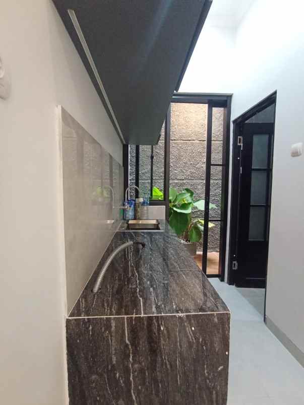 dijual rumah utan kayu