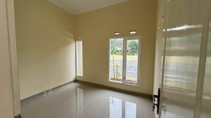 dijual rumah utara pasar godean