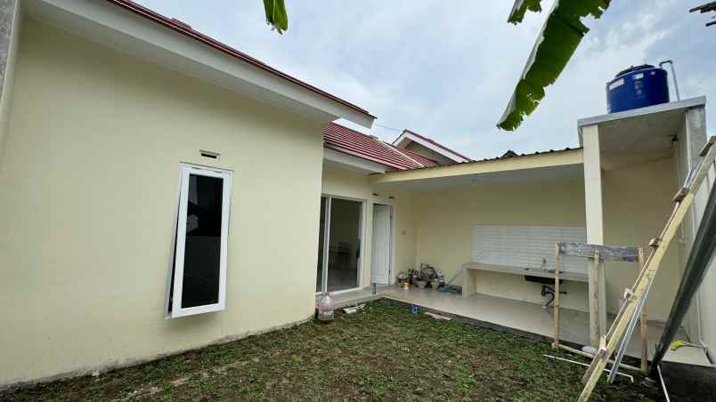 dijual rumah utara pasar godean
