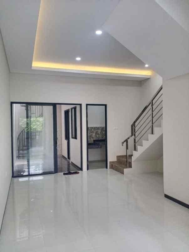 dijual rumah villa kalijudan indah