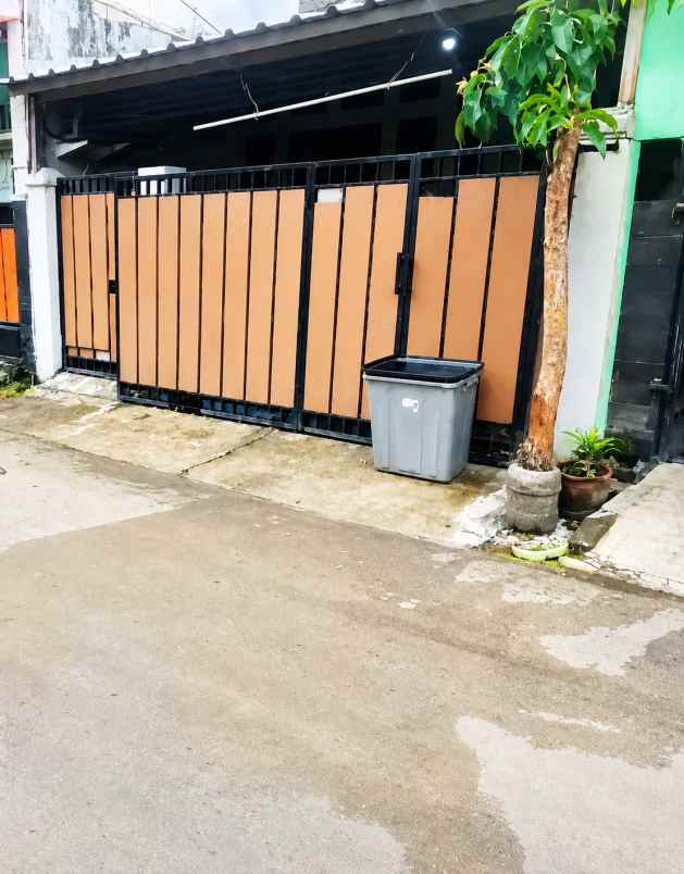 dijual rumah villa mutiara gading 2