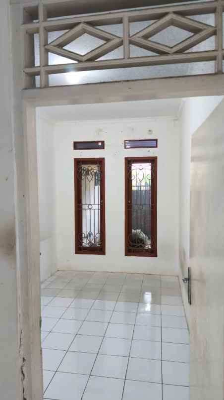 dijual rumah villa mutiara gading 2