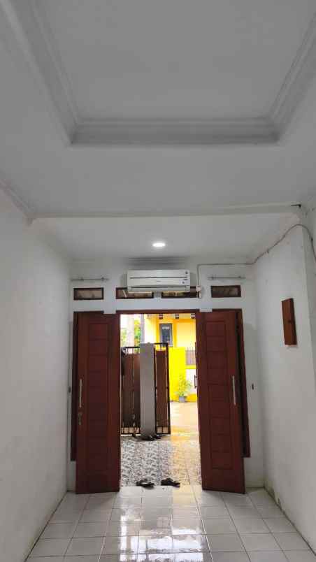 dijual rumah villa mutiara gading 2