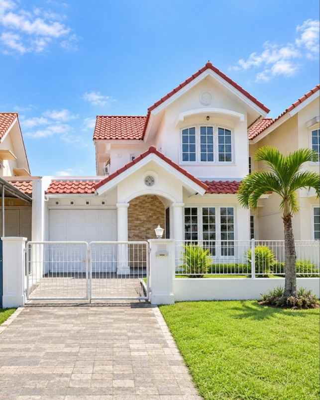 dijual rumah villa valencia pakuwon