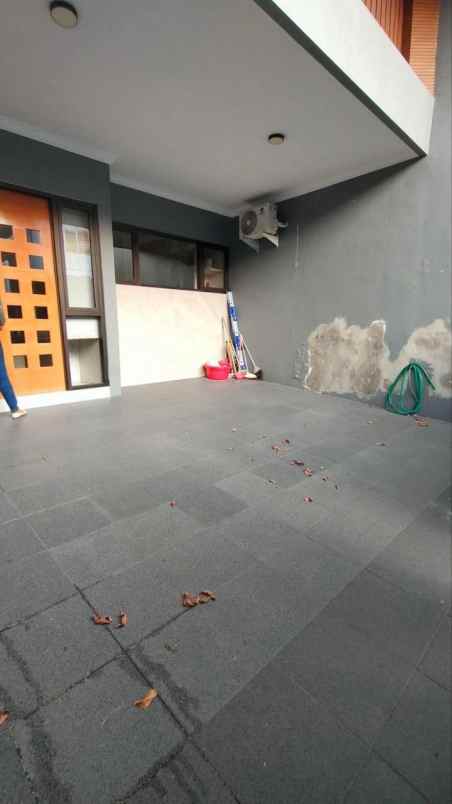 dijual rumah villa valencia pakuwon indah