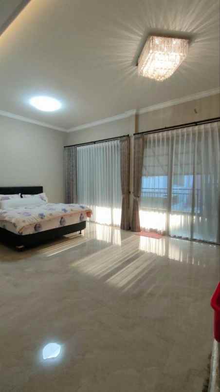 dijual rumah villa valencia pakuwon indah