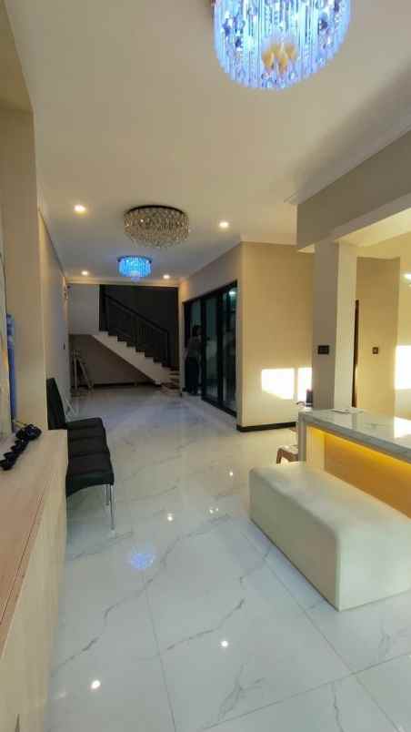 dijual rumah villa valencia pakuwon indah
